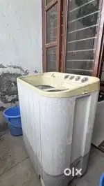 Semi automatic washing machine