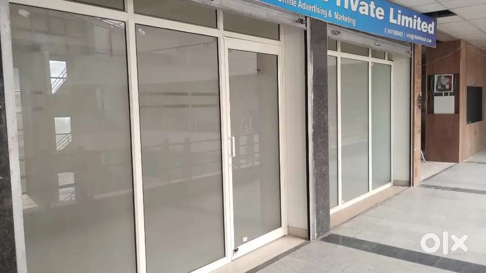 Shop available on rent