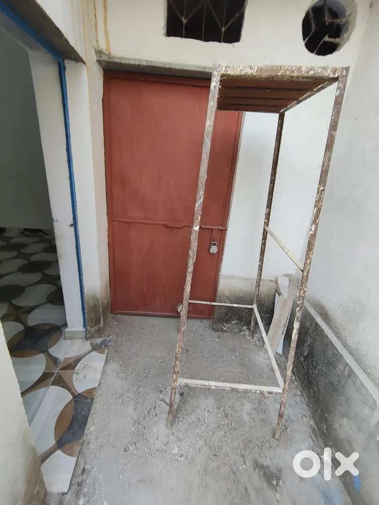 Dadar chowk me 3 dismil me 2 room with tiles and kitchen and toilet