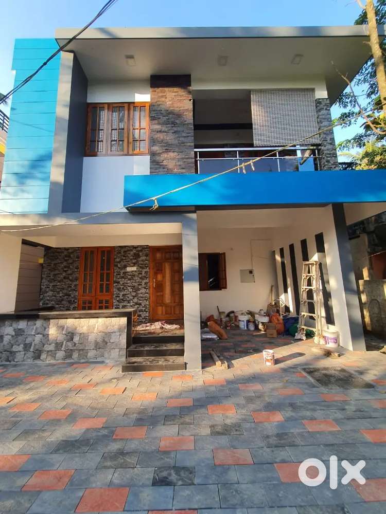 4 bhk House for lease