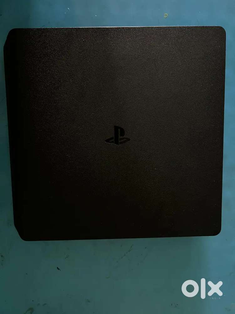 PS4 slim 1024gb with ps plus deluxe 1 year and 2 sony controllers.