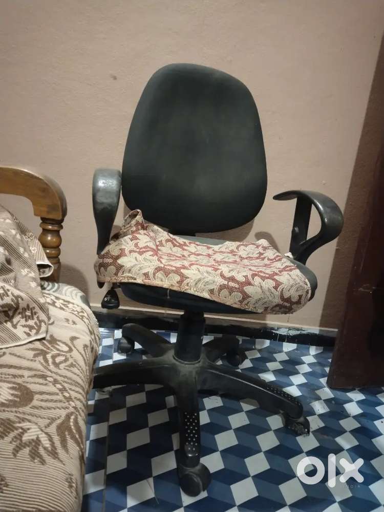 Computer with speaker and key board  with sitting chair