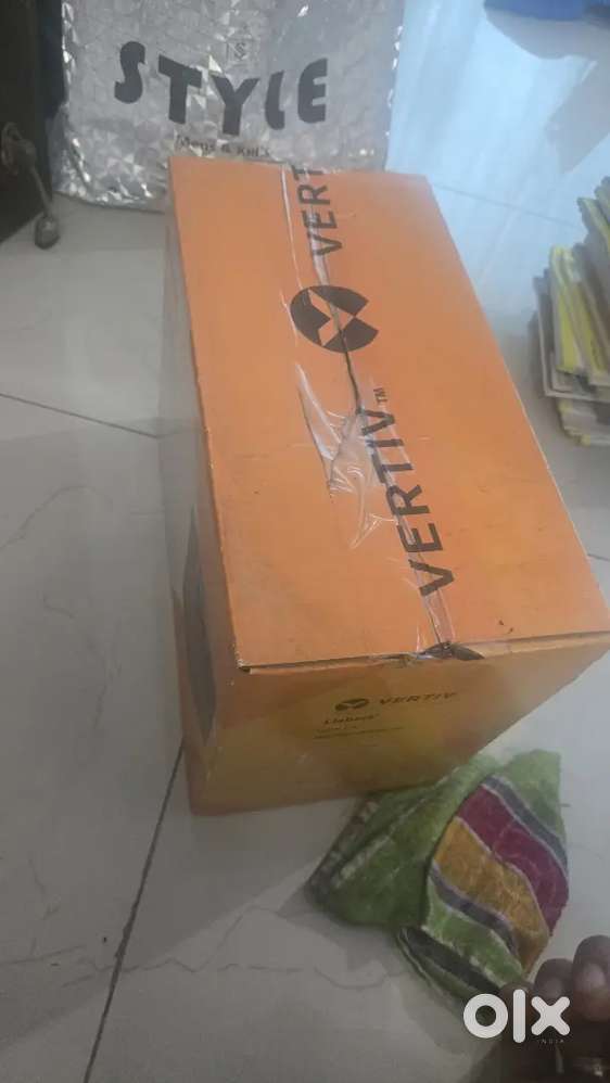 UPS fully packed, unused