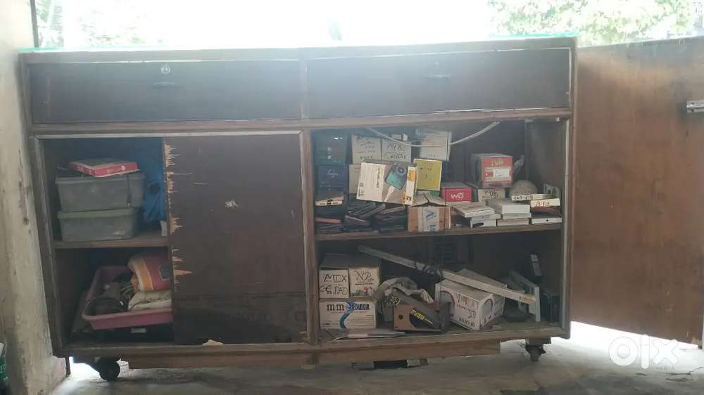 Mobile shop showcase