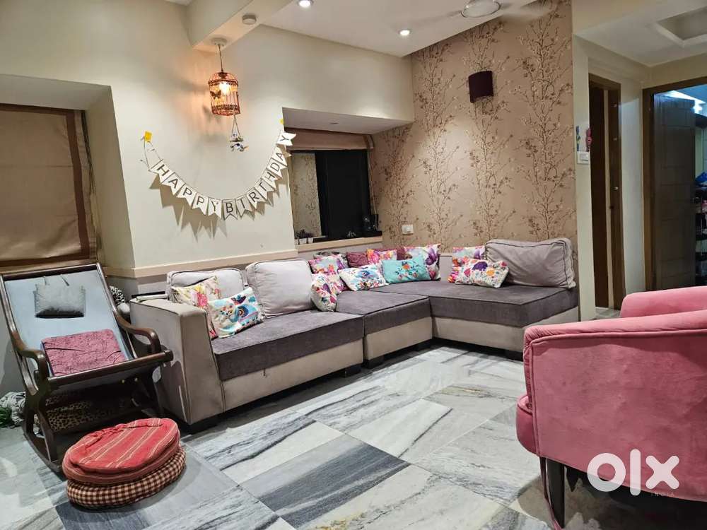 IMMEDIATE SALE: 3 bhk 3 baths 2 parkings doneup E/West high floor