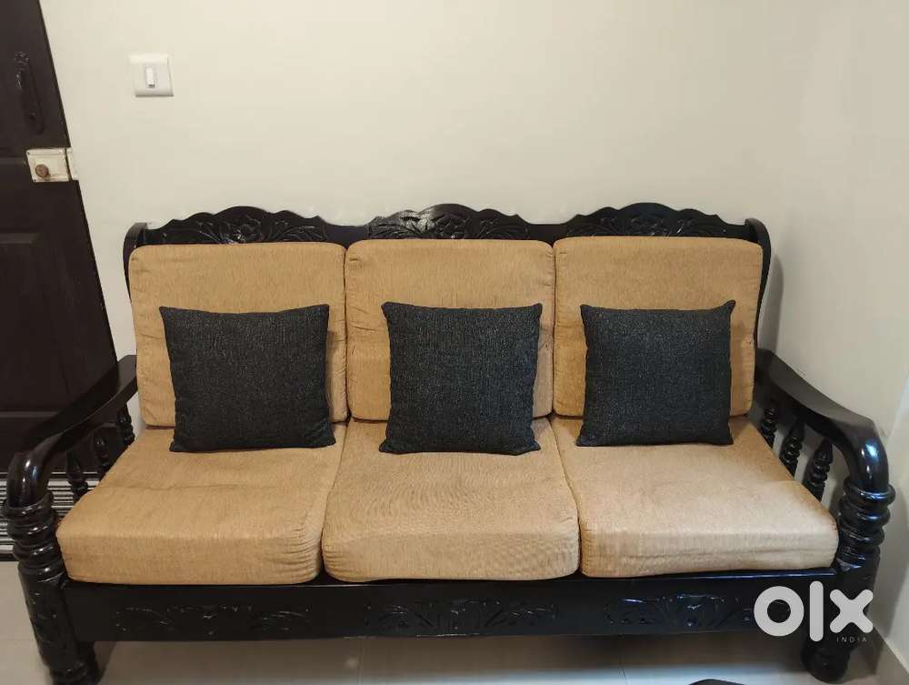 5 seater wodden sofa with table