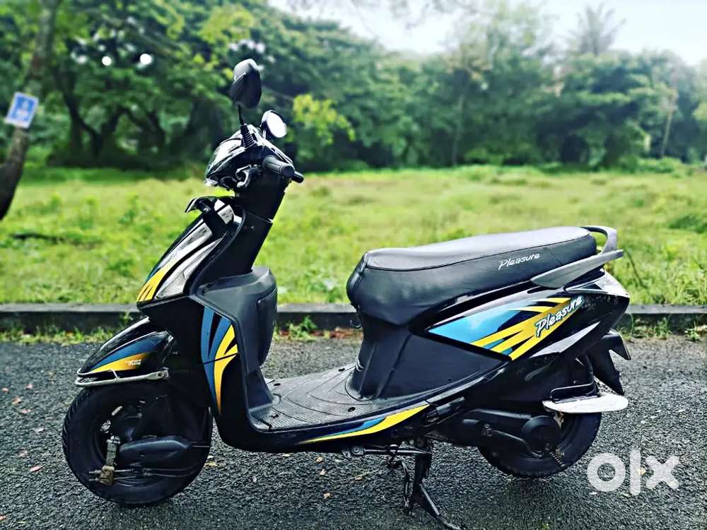 Hero Pleasure Scooter for Sale  Single Owner  Best Price Nearby