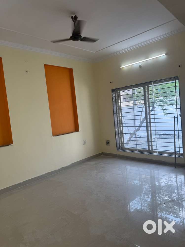 3bhk Duplex house for rent in place orchard covered campus colony