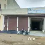 रोड साइज 150 फिट है और बाहर तो दुखने बनी हुई है और अंदर दो कमरे बने हु