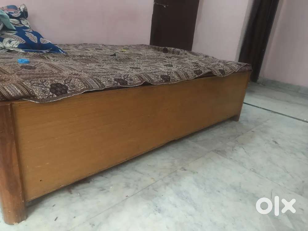 Diwan , Size 4 X 6 ft