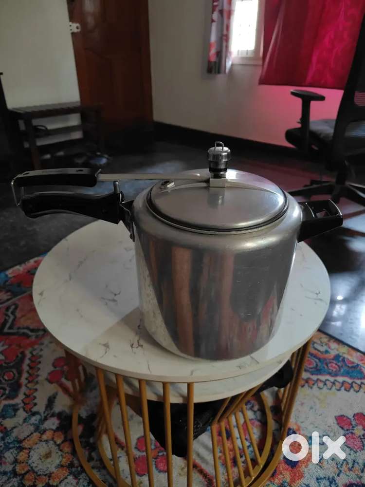 Hawkins Pressure Cooker 6litres