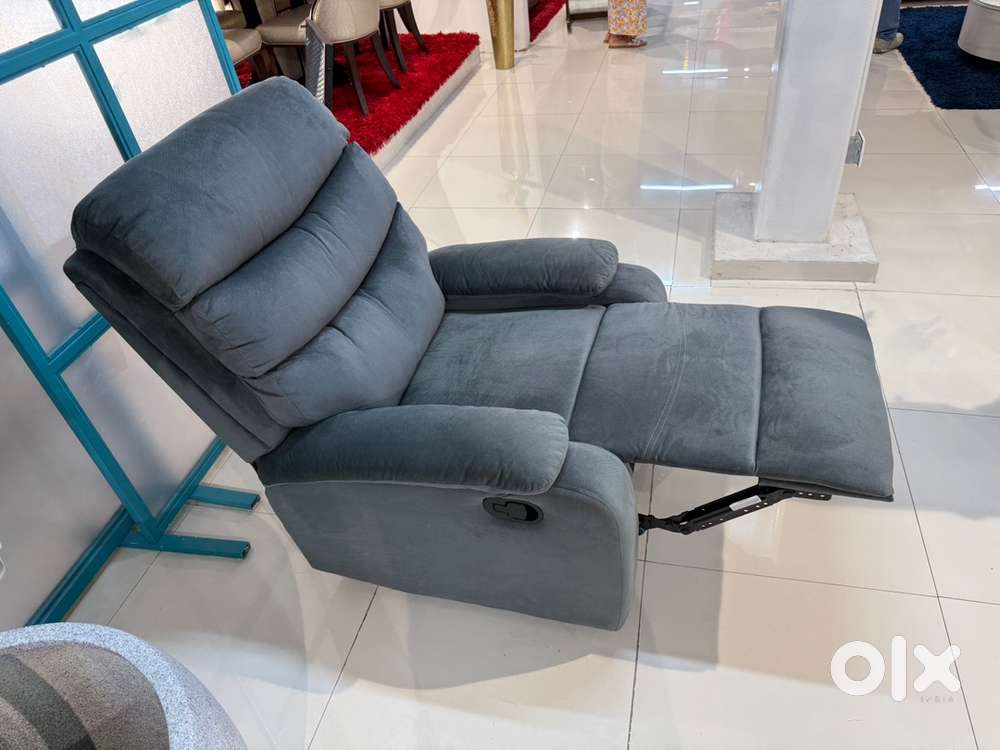 Unused Single Recliner Sofa / Recliner Chair