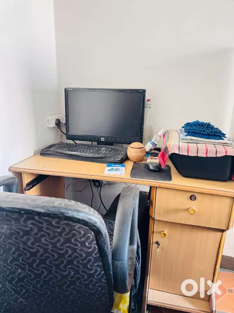 Need a girl who knows computer (word excell powerpoint ) calling also