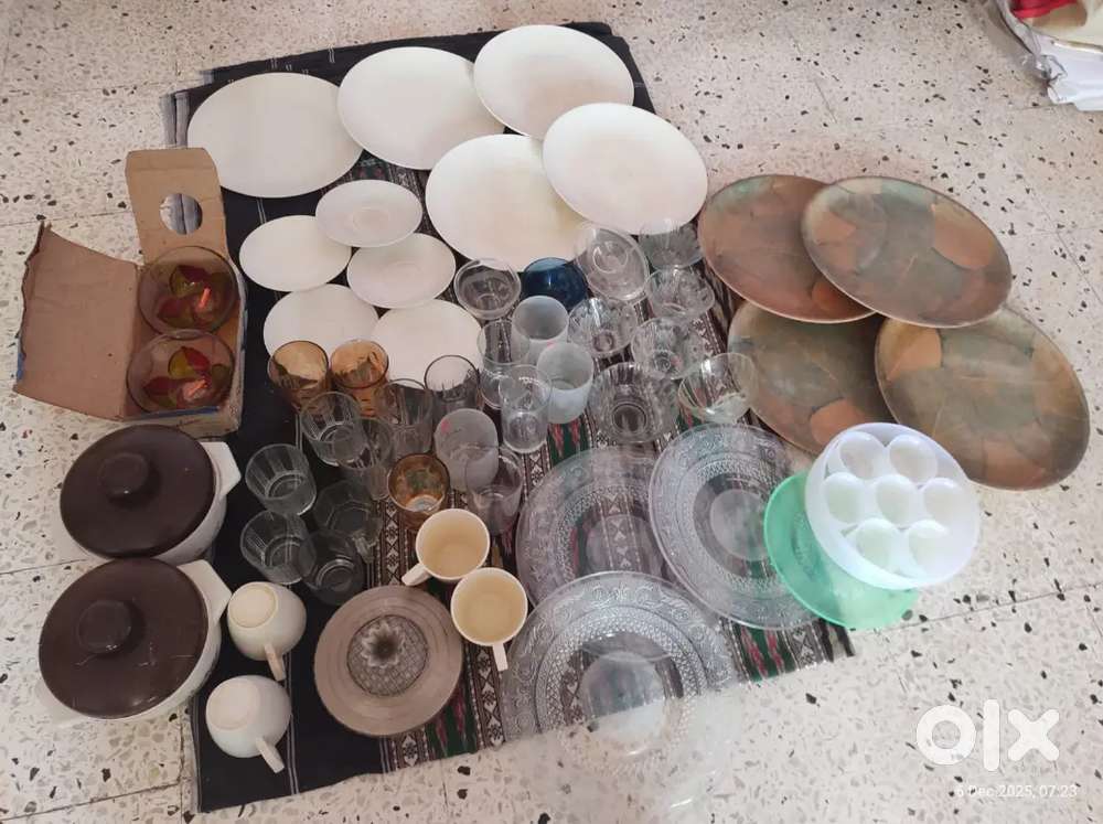 Glass and melamine utensils and tableware, casserole . Total 51 items.