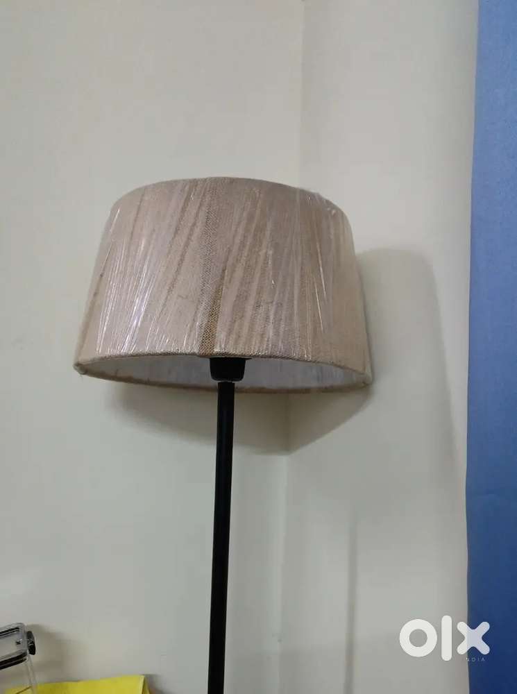 Room floor lamp
