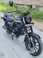 Bajaj Avenger 150 street.