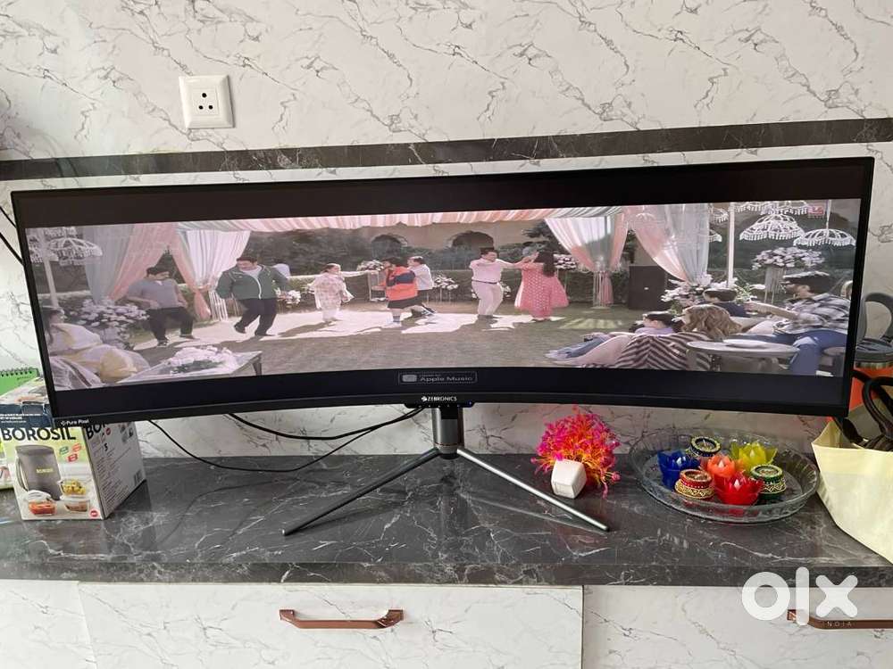 Zebronics 49 inch LED curved screen Gaming.