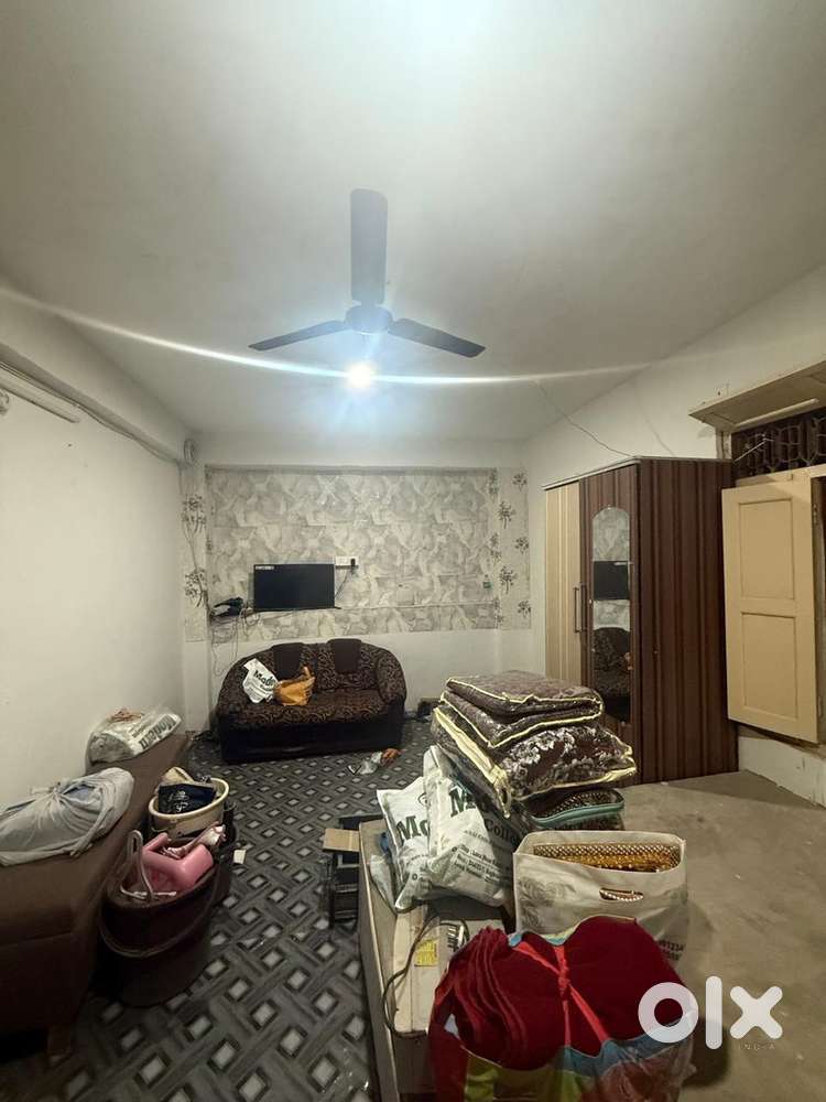 Ground floor commercial space fir rent ideal Delivery logistics & offc