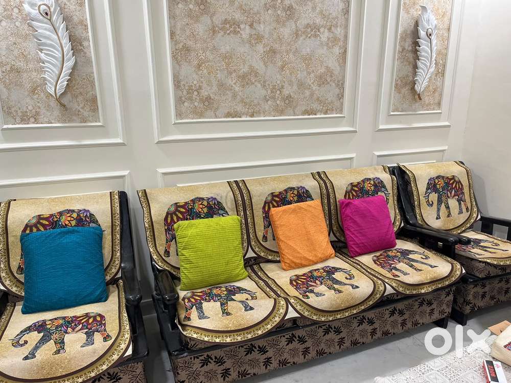 5 seater sofa set with centre table