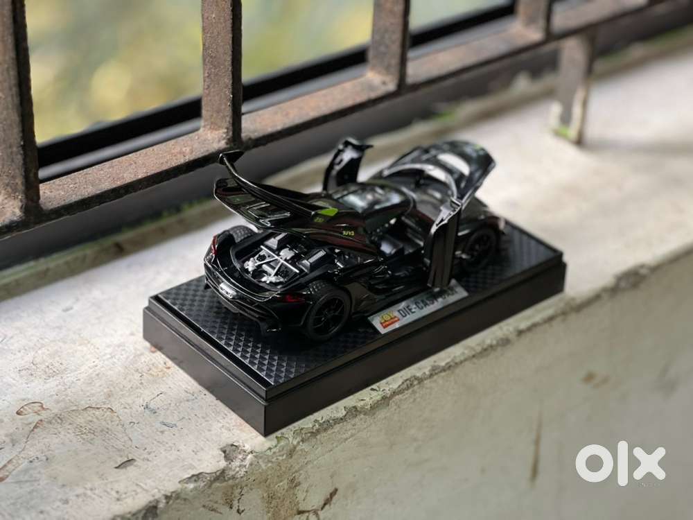 koenigsegg diecast model 1:32