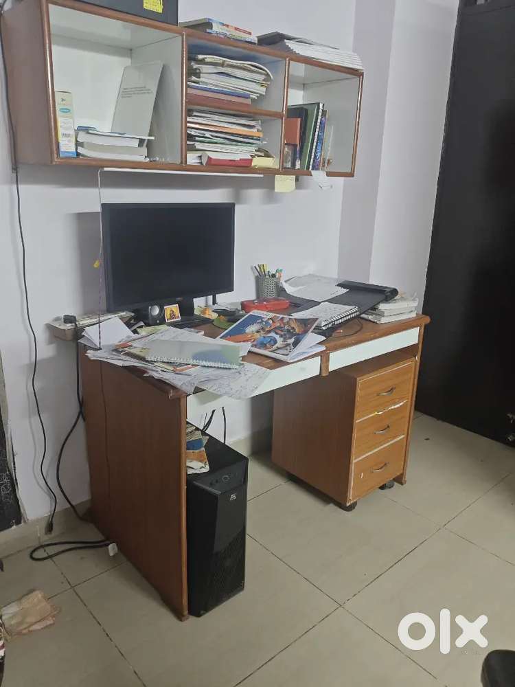 Study table in very good condition
