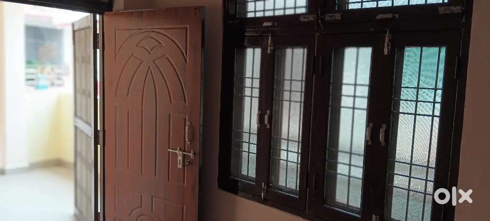 Indipendent Row house