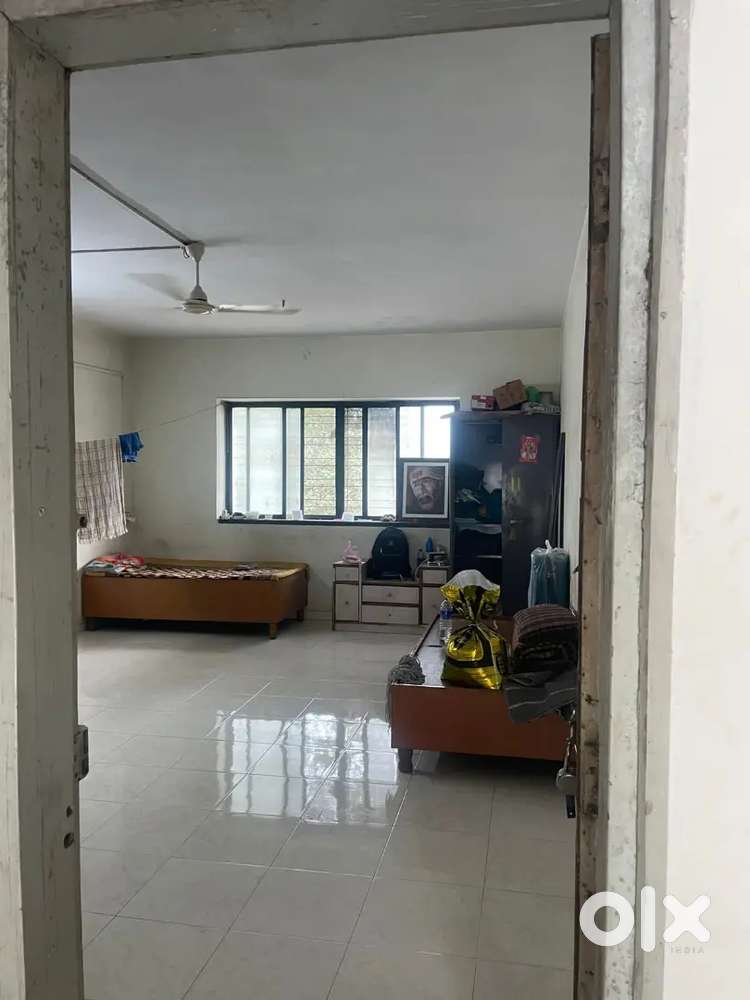 1 Female Bachlor Required