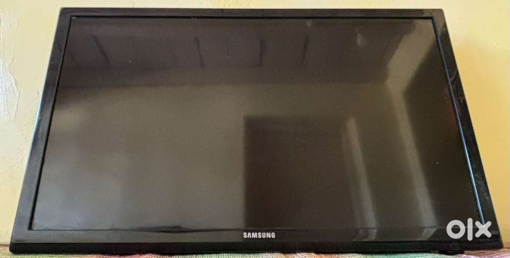 SVMSUNG 24 inches LED TV.