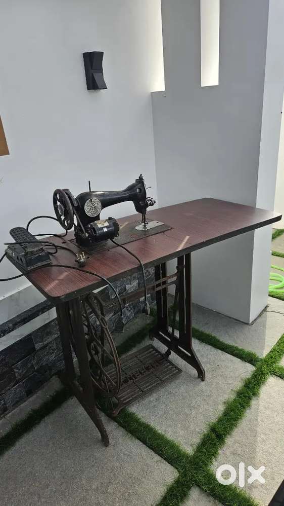Sewing / Stitching Machine - Excellent Condition, Hardly Used