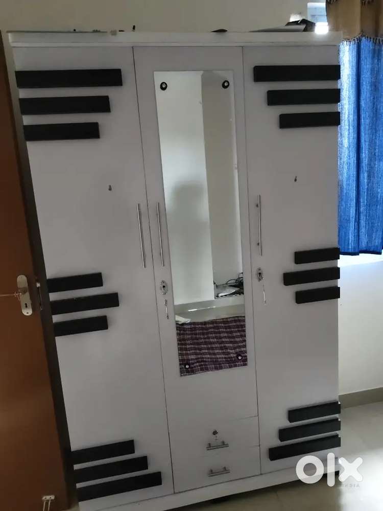 Wardrobe/Bed