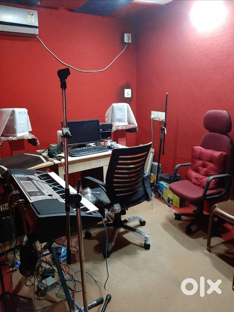 200sqft soundproof space available for rent with Ac.