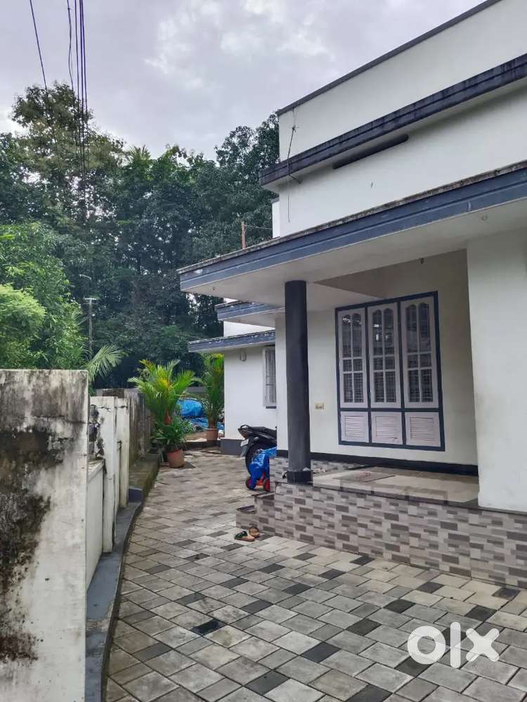 കോഴിക്കോട് ചേവരമ്പലം മൂന്ന് ബെഡ്റൂം വീട് വാടകയ്ക്ക്