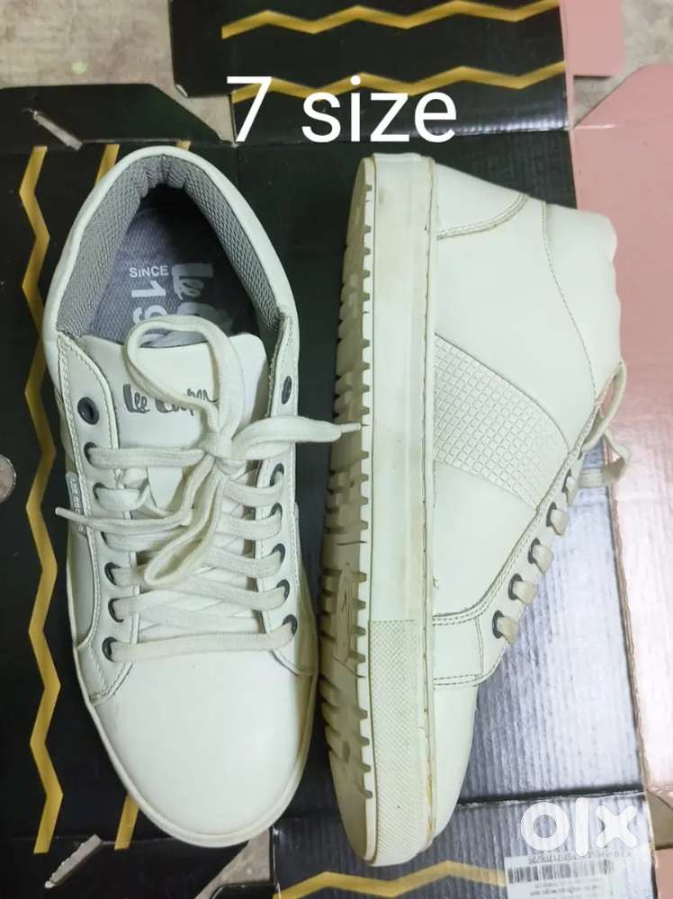 Buy 1 get 1 free shoe offer