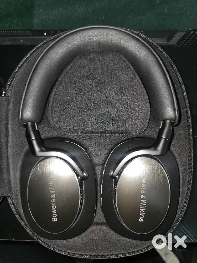 Bowers and wilkins PX8