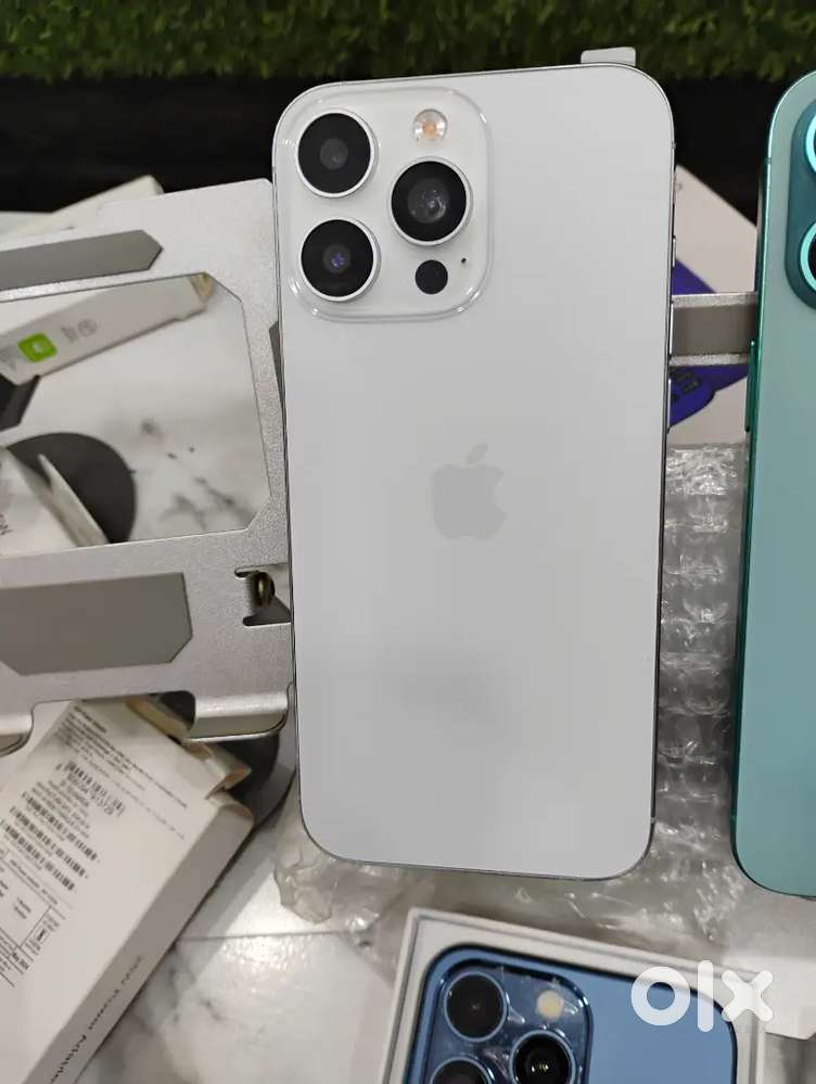 Apple i phone 14 white 2 month old 128 gb 95% battery health