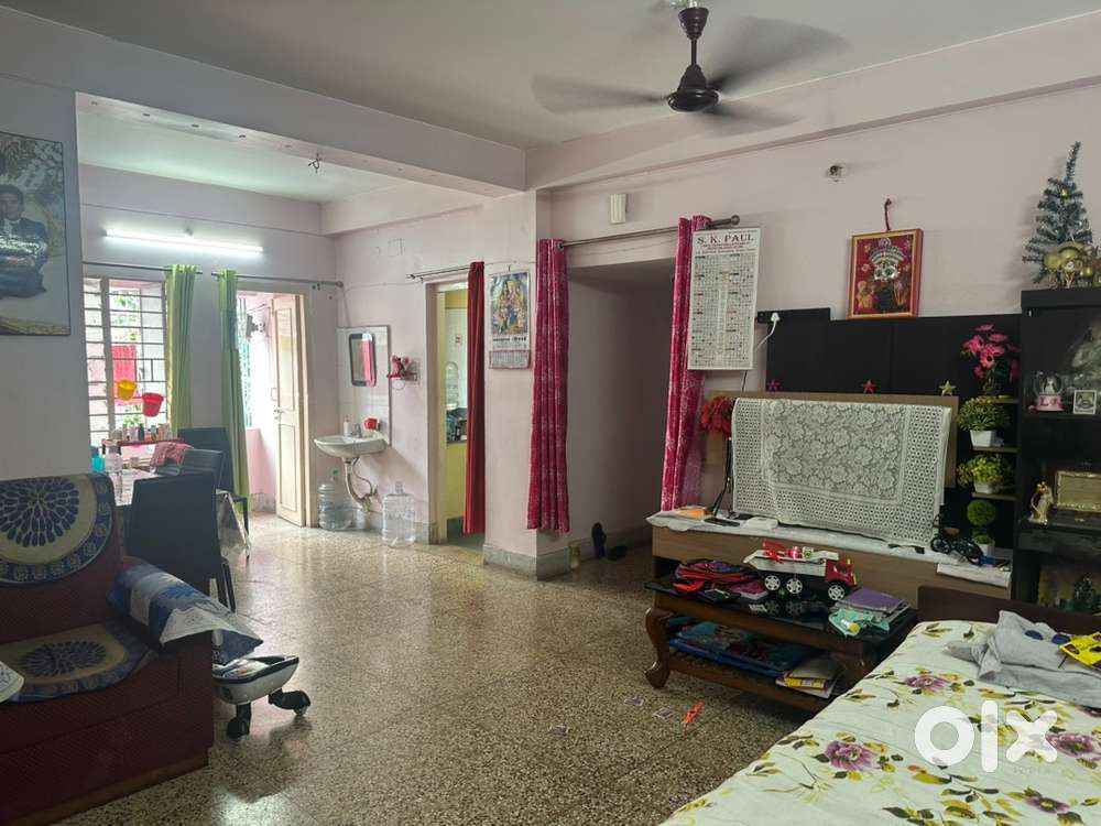 Resell Flat 2BHK 1st floor in Hakimpara for sell amount 45 lac