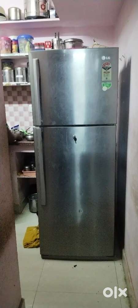 Double door fridge. Good condition