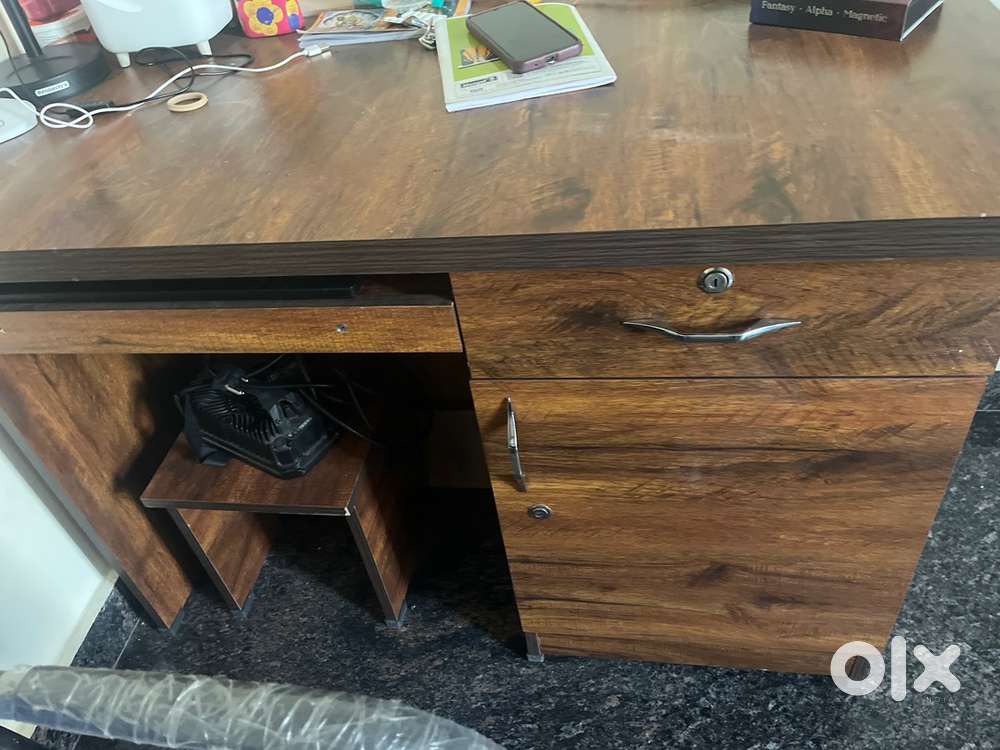 Computer table just 2 monts old