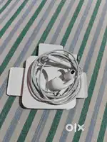 Apple Lightning connector earpods