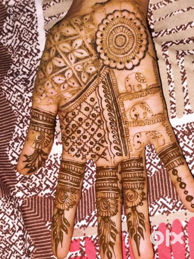 I am mehndi girl ( Anushka Sharma)