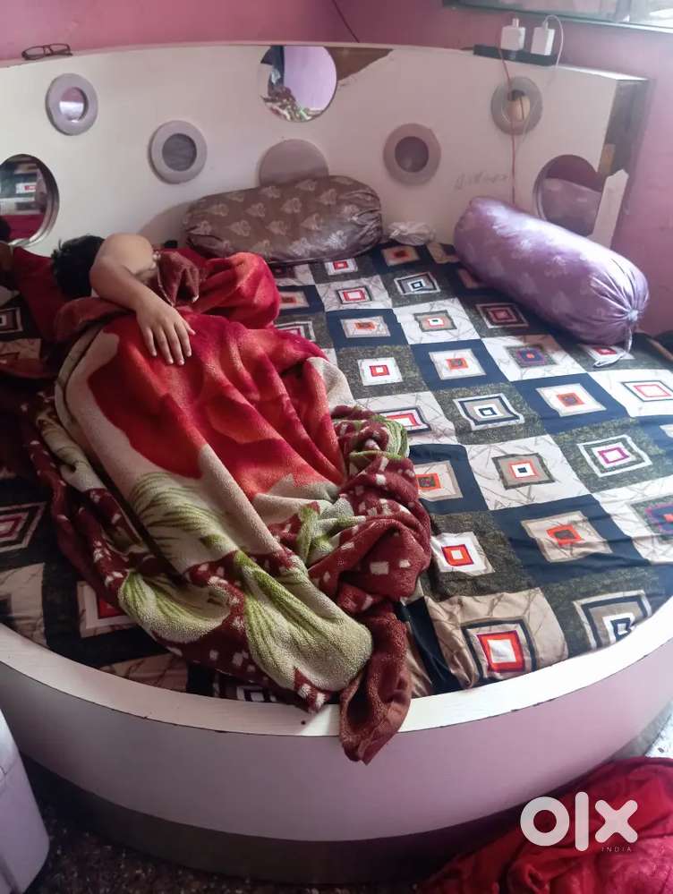 round bed excellent condition