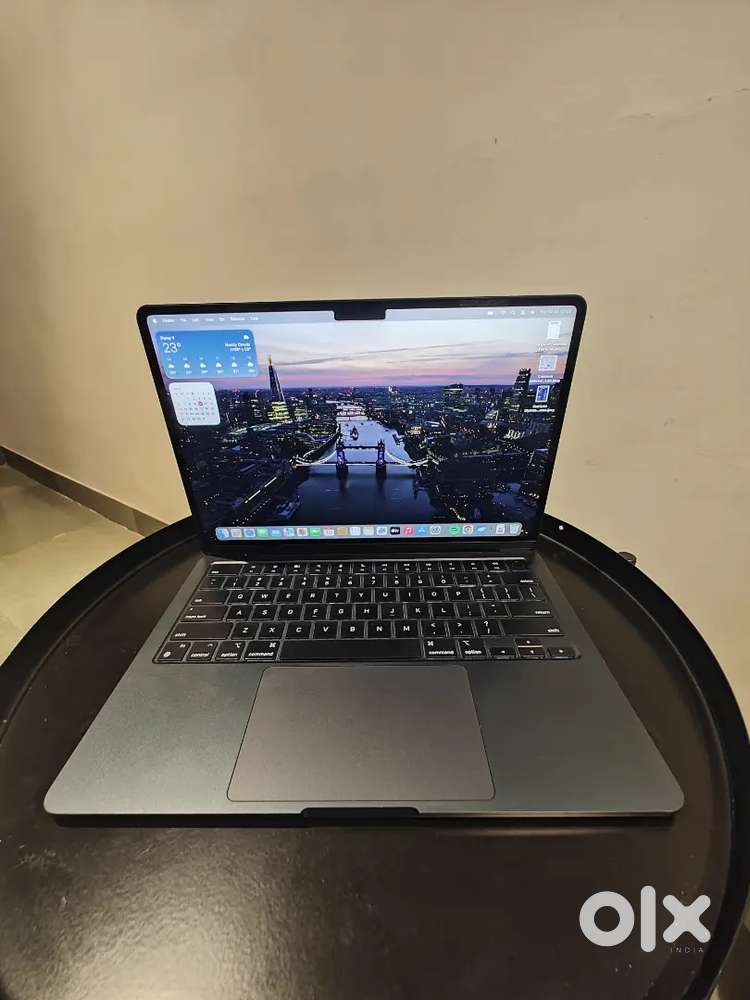 Apple Macbook M3 13.6inch '24