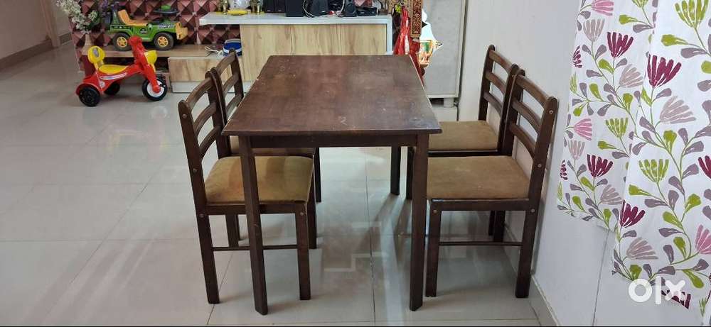 Dining Table plus 4 Chairs