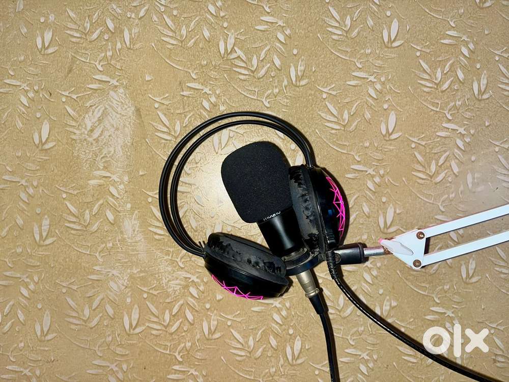 Studio Mic & Headphones Combo – Perfect for Recording & Gaming