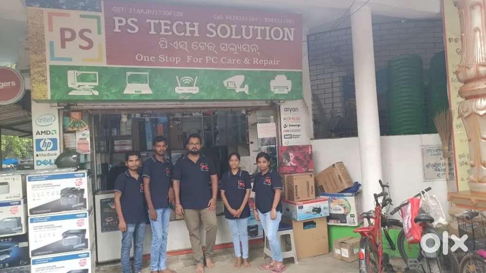 Female staff for Computer Sales and Service