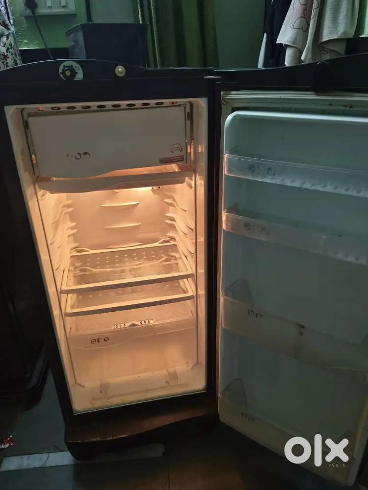 Room Khali krne ki waje se bech rahe hai