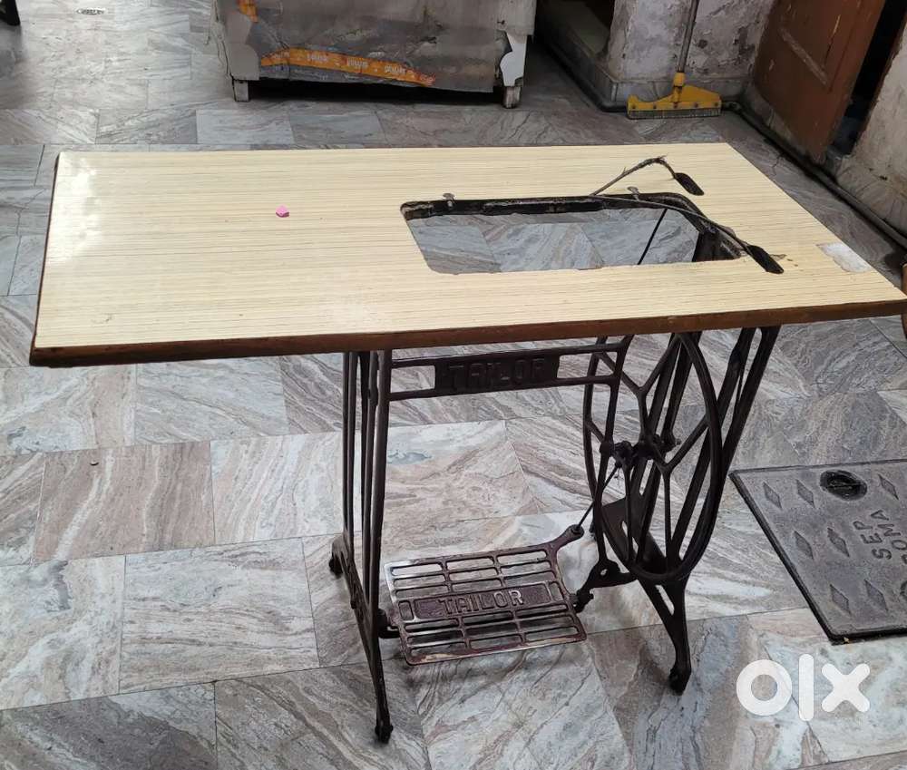 SWEEING MACHINE STAND AND TABLE