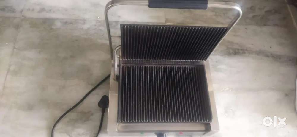 Commercial sandwich griller