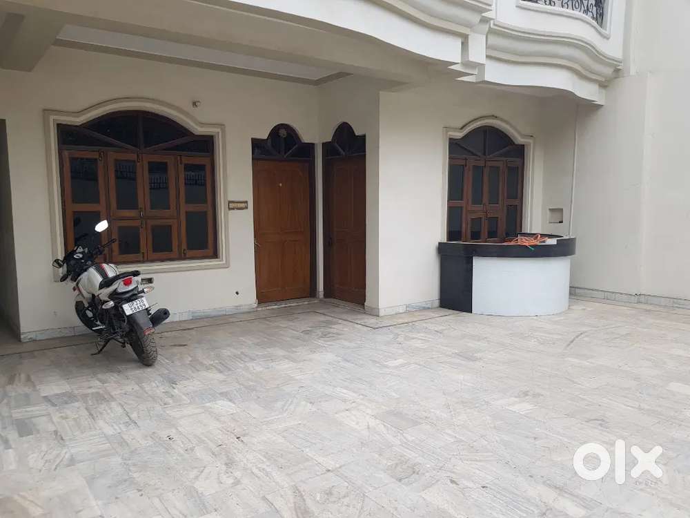 Single room for bachelor in saket nagar