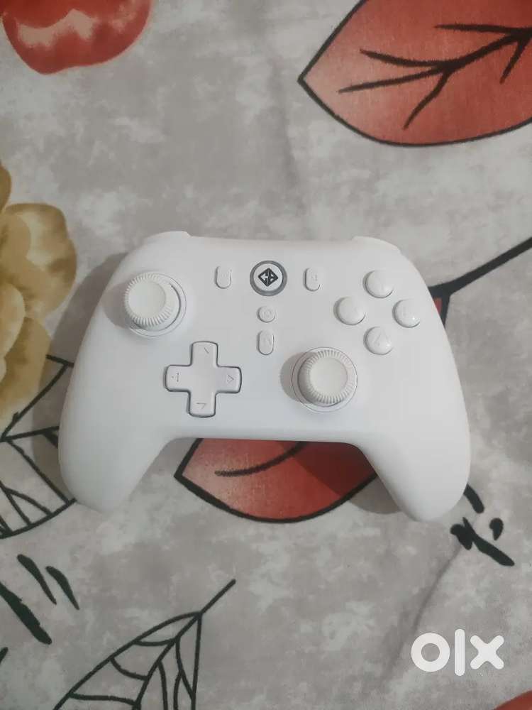 Cosmic Byte Blitz Controller (White)